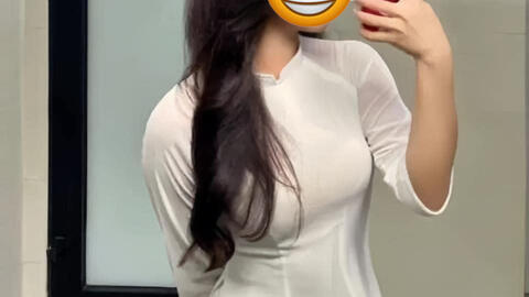Bức ảnh nữ sinh mặc áo dài gây sốt mạng: Tưởng ai, hoá ra là cô bé từng khiến khán giả xem TV cười ngất vài năm trước