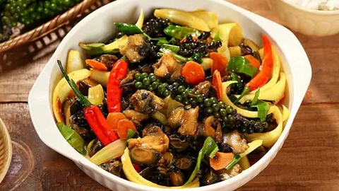 Món ngon mỗi ngày: Ốc bươu xào tiêu xanh
