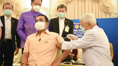 Vì sao một số quốc gia tiêm hai mũi vaccine khác nhau trên một người?