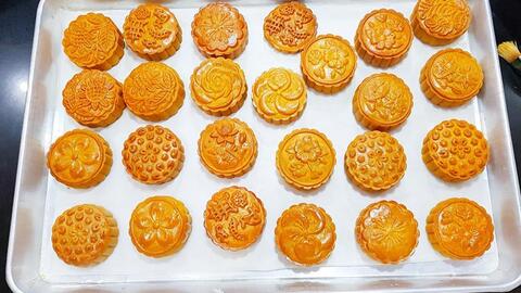 Bánh Trung thu handmade hút khách nhưng chất lượng ra sao?