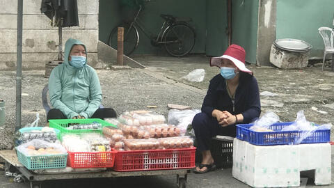 Nhiều chợ tự phát xuất hiện ở TP.HCM