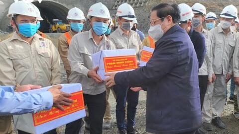 Thủ tướng giải quyết ngay vướng mắc khi kiểm tra tuyến cao tốc Bắc - Nam