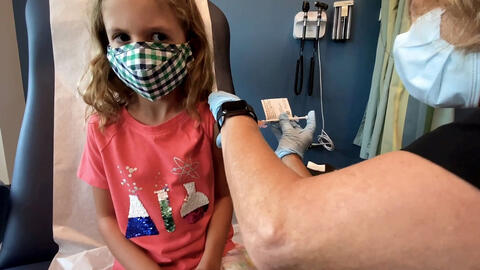 Chuyên gia y tế Mỹ: Trẻ em từ 5 đến 11 tuổi cần phải tiêm vaccine