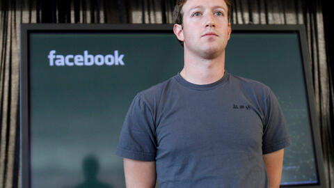Facebook yêu cầu nhân viên không mặc quần áo có logo công ty sau khi khóa tài khoản của ông Trump