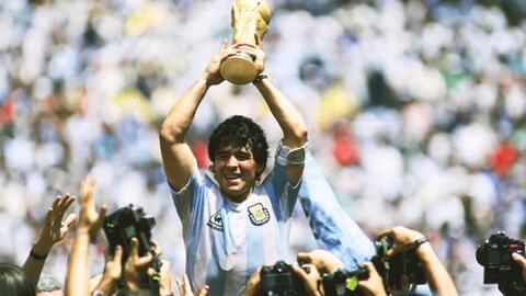 Maradona, sự nghiệp vĩ đại và cuộc đời nhiều màu sắc