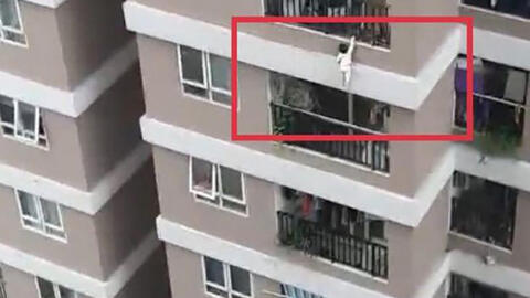 Từ việc bé gái rơi từ tầng 12 chung cư: Giải pháp nào đảm bảo an toàn khu vực ban công?