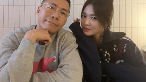 Song Hye Kyo tự tin khoe mặt mộc ngày đầu năm mới, được bạn thân tiết lộ sắp có "tin mới"