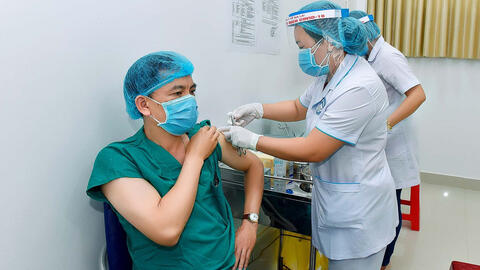 Ngày 12/3, Việt Nam có 15 ca mắc COVID-19, hơn 1.700 người được tiêm vaccine