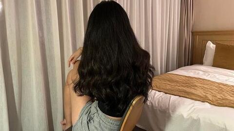 Mẹ chồng tương lai thấy "đồ nhạy cảm" trong phòng ngủ, diễn biến tiếp theo khiến cô gái chết lặng
