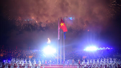 SEA Games 31 chính thức bắt đầu với lễ khai mạc đơn giản nhưng ấn tượng