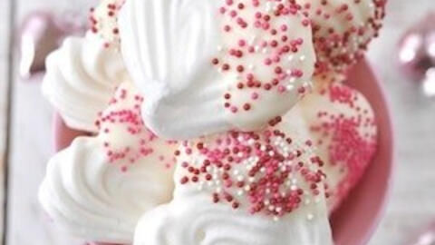 Làm bánh meringue cookies ngọt giòn cho mùa Valentine