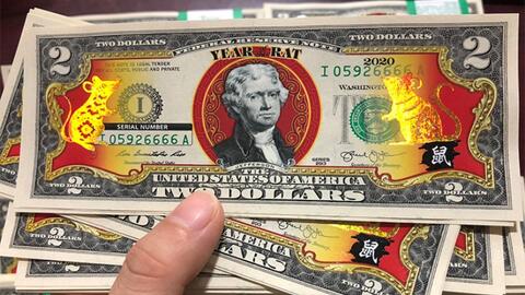 Tờ tiền 2 USD in hình chuột vàng hút khách dịp cận Tết