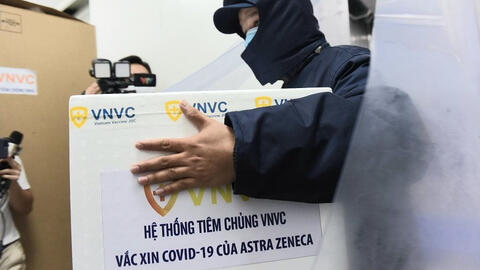 Những hình ảnh đầu tiên về buổi tiêm vaccine COVID-19