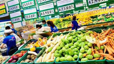 VinMart, Co.op Food bán rau củ quả giá rẻ