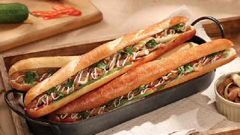 Món ngon mỗi ngày: Bánh mì que xốt thịt cay Mayo