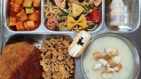 Soi suất ăn trưa của học sinh toàn thế giới, nhiều nơi miễn phí mà chất lượng vẫn "đỉnh chóp"