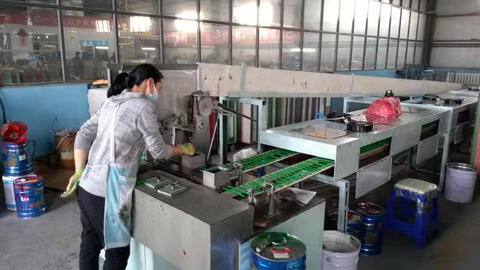 Sản xuất bút chì xuất đi hơn 20 nước, thu nhập của một làng nghèo ở Trung Quốc tăng 800 lần