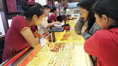 Vàng trong nước dậm chân tại chỗ trong sáng nay