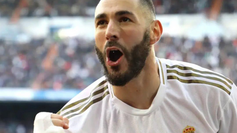 Tống tiền một đồng đội cũ bằng clip sex, Karim Benzema bị tuyên án 1 năm tù treo