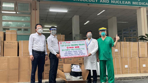 TP.HCM được trao tặng 20 máy trợ thở cùng hàng ngàn máy tạo và đo nồng độ oxy