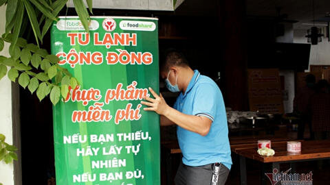 Ấm lòng với chiếc "Tủ lạnh cộng đồng" hỗ trợ thực phẩm cho bà con giữa Sài thành