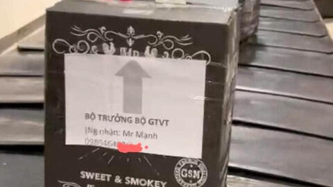 Hàng chục kiện hàng dán chữ "Bộ trưởng Bộ GTVT" gửi bằng máy bay tới Tân Sơn Nhất