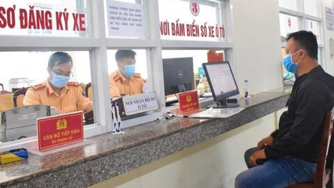 Người dân có thể đăng ký biển số xe máy tại công an phường, xã