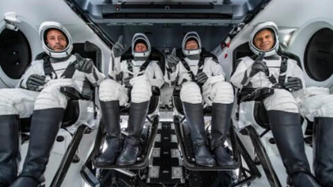 Tỷ phú Elon Musk đưa phi hành đoàn tư nhân đầu tiên lên vũ trụ