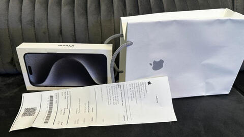 iPhone 15 Pro Max đang "cháy hàng", vì sao chuyên gia lại cảnh báo bạn đừng vội vàng mua hàng "xách tay"?
