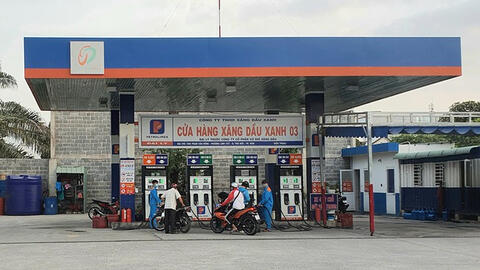 Điều tra việc nhân viên cây xăng bơm nối số để “rút” tiền xăng của khách