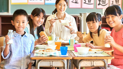 Quy định về việc cung cấp thực phẩm cho trường học ở các nước trên thế giới