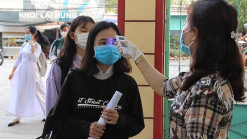 TP.HCM cho học sinh lớp 9 và 12 đi học lại
