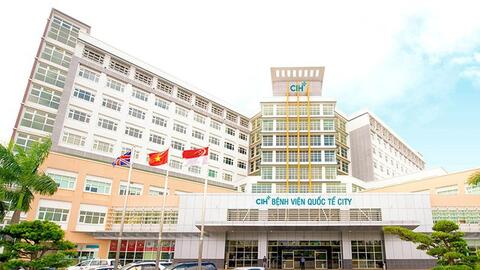 Phong tỏa nhiều địa điểm ở TP.HCM và Hà Nội do nghi có ca mắc COVID-19