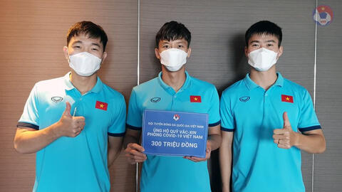 Đội tuyển Việt Nam ủng hộ 300 triệu đồng vào Quỹ vaccine phòng, chống COVID-19