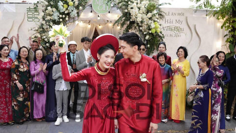 Cô dâu Doãn HảI My xinh đẹp rực rỡ trong trang phục áo dài đỏ, khoá môi chú rể Đoàn Văn Hậu trong lễ vu quy