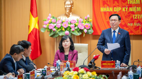 Chủ tịch Quốc hội Vương Đình Huệ đến thăm và làm việc tại Bộ Y tế nhân dịp kỷ niệm 69 năm ngày Thầy thuốc Việt Nam