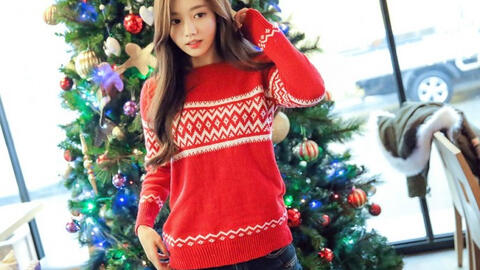Những mẫu áo len đỏ, trắng và xanh cho mùa Noel 2019