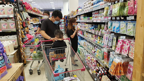 Sức mua chậm, siêu thị tung nhiều khuyến mãi