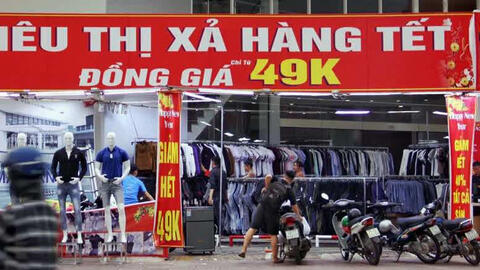 Hàng thời trang xả kho, sale off, giảm giá sốc... cuối năm