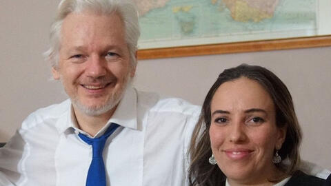 Nhà sáng lập WikiLeaks kết hôn trong nhà tù được canh gác nghiêm ngặt nhất nước Anh