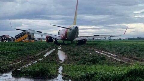 Máy bay Vietjet hạ cánh trượt khỏi đường băng, Tân Sơn Nhất tạm ngừng hoạt động