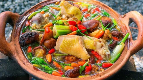 Lẩu gà ớt hiểm ấm bụng ngày mưa