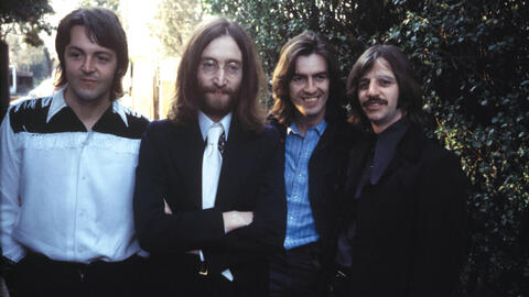 Ca khúc cuối cùng của The Beatles vừa được ra mắt sau 45 năm, giọng hát John Lennon vang lên gây nổi da gà