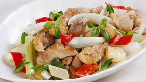 Cách làm thịt gà xào nấm ngon khó cưỡng