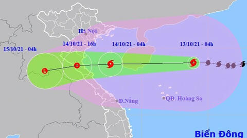 Bão số 8 di chuyển với tốc độ nhanh hướng vào miền Trung