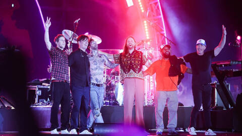 Maroon 5 nức nở khen Phú Quốc đẹp, hứa hẹn sẽ quay trở lại Việt Nam một lần nữa