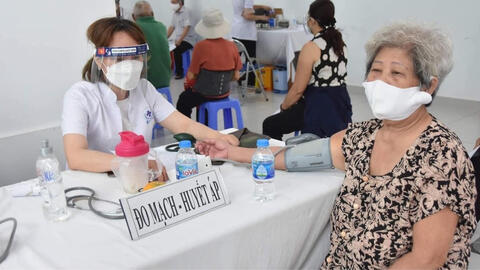 Người dân không có bảo hiểm y tế đăng ký tại TP.HCM, có được tiêm vaccine không?