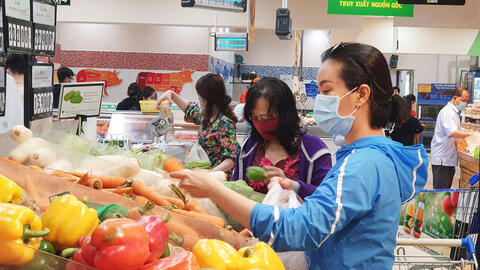 Giá thực phẩm 12/3: Một số loại thực phẩm tươi sống, rau củ quả tăng giá