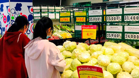 Giá thực phẩm cuối tuần: Bắp cải Đà Lạt còn hơn 3.000 đồng/kg, hành tím 20.000 đồng/kg