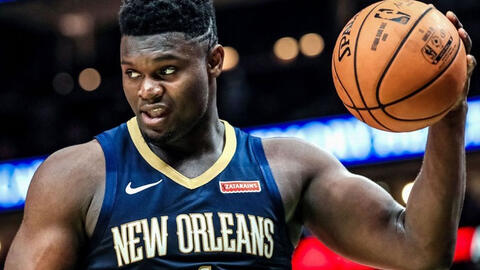 VĐV bóng rổ Zion Williamson có lực húc ngang với chiếc ô tô di chuyển tốc độ 16 km/h